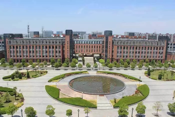 搜狐网报道我校欢庆办学60周年-盐城工学院 -   of  .
